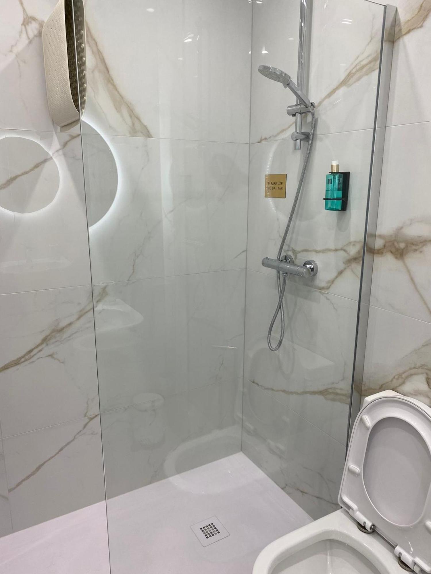 53 Luxury Accommodation Мейнут Номер фото